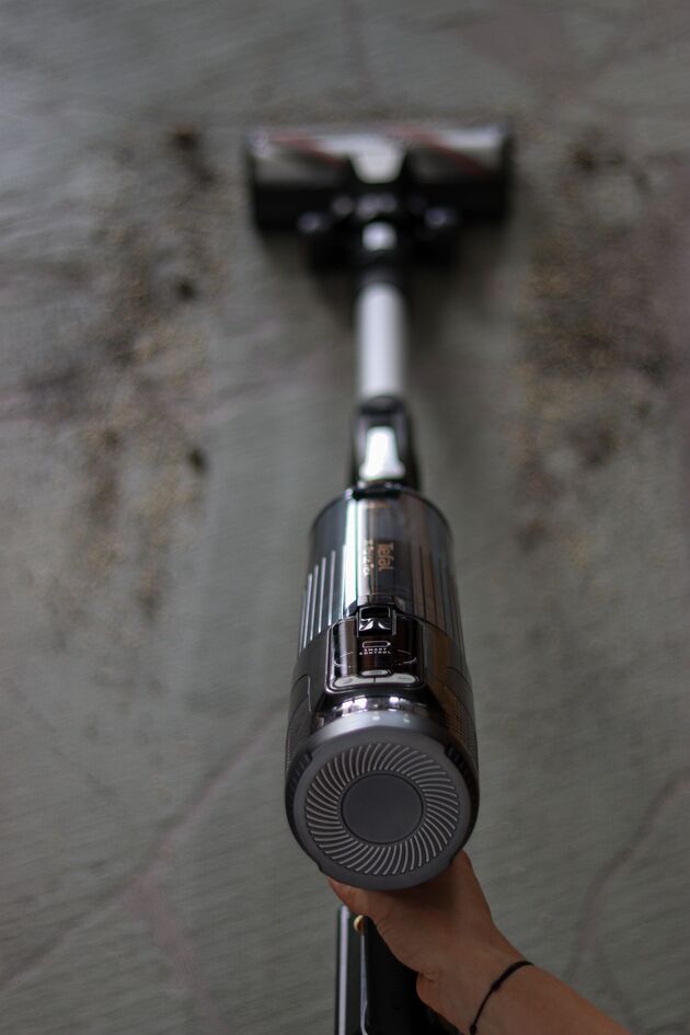 Dammsugaren justerar automatiskt hastigheten beroende på underlag