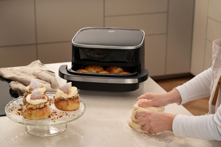 Bli mästare på semmelbullar med hjälp av Easy Fry XL Surface.