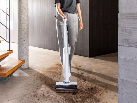 X-Clean 10 är utrustad med en kraftfull borste som roterar 550 varv per minut, vilket effektivt tar bort envist smuts från dina golv. 
