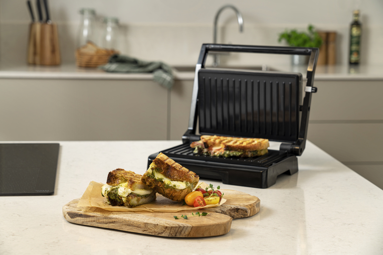 Fyll, grilla och njut av varma mackor