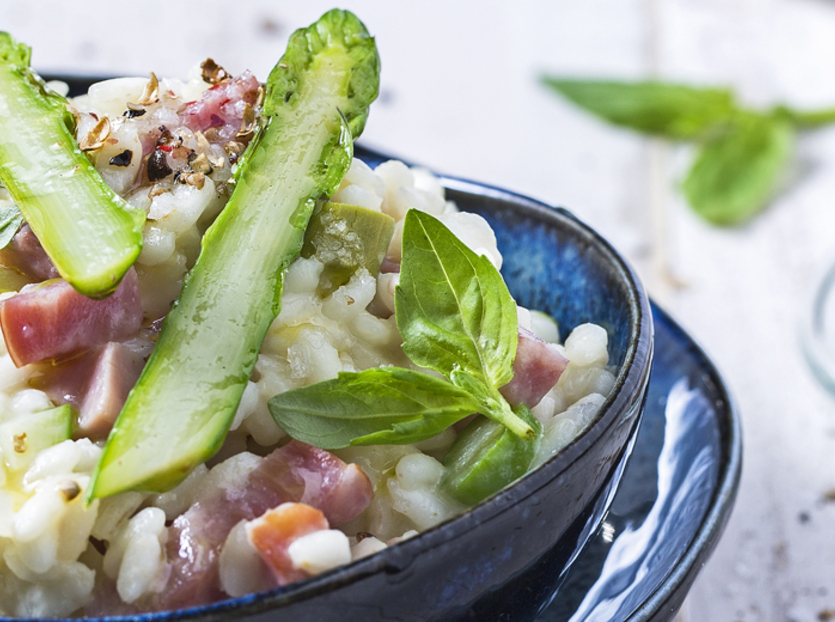 Krämig risotto med sparris och bacon