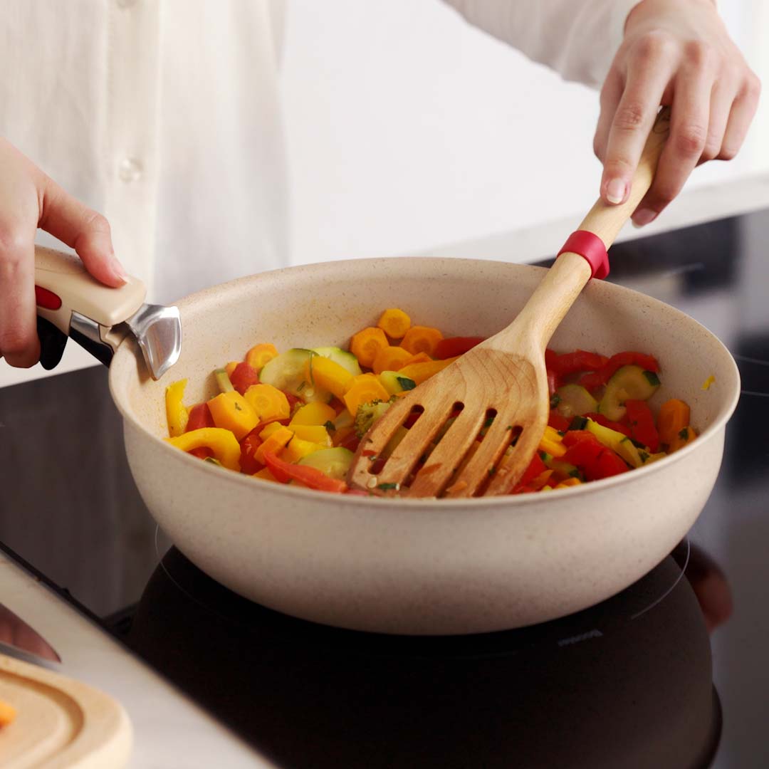 Mineralia + beläggning har längre livslängd än vanlig non-stick men är förstärkt med mineralpartiklar villket gör den mer reptålig. 