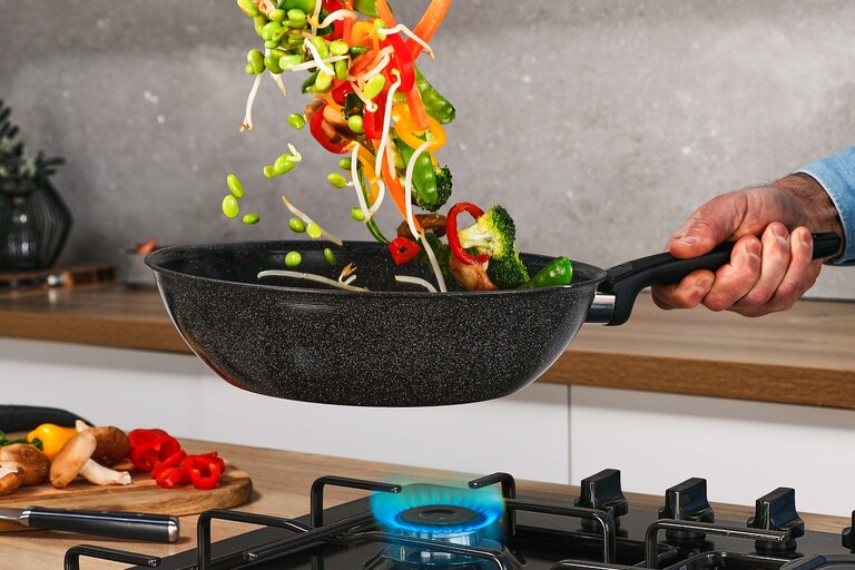 En wokpanna för hälsosam matlagning - 