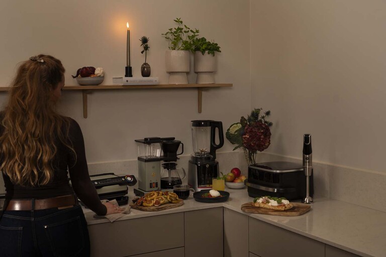 Vilken kaffebryggare är bäst för kompakta kök och kontor?