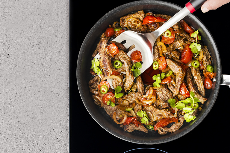 Så reptålig att du kan använda metallredskap utan bekymmer.