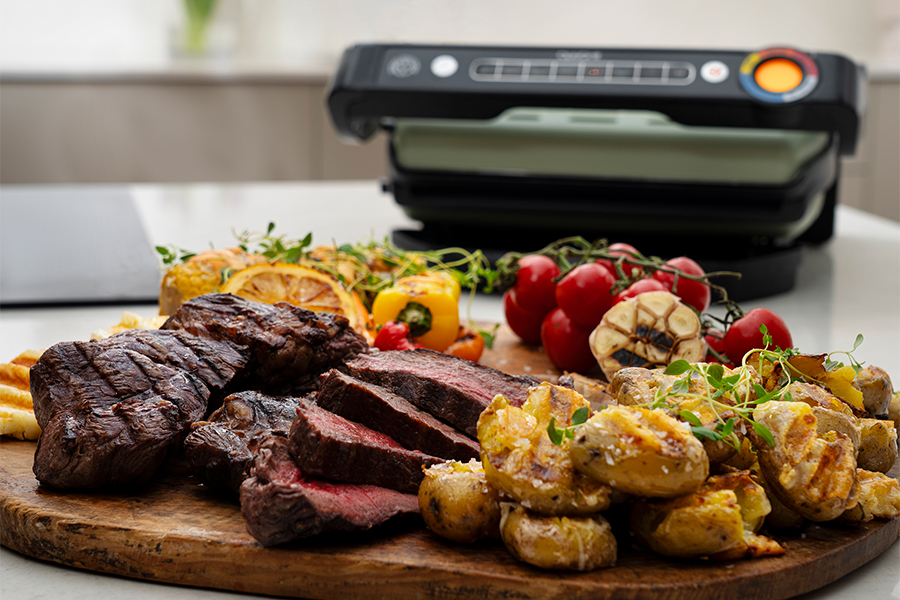 OptiGrill Grön Lichen Standard - utrustad med värmeplattor på både övre och nedre sidan, vilket ger jämna och perfekta grillresultat.