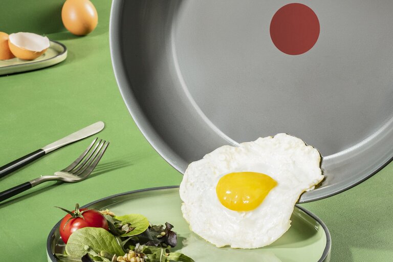 Keramiska stekpannor Tefal: högsta kvalitet i varje kök