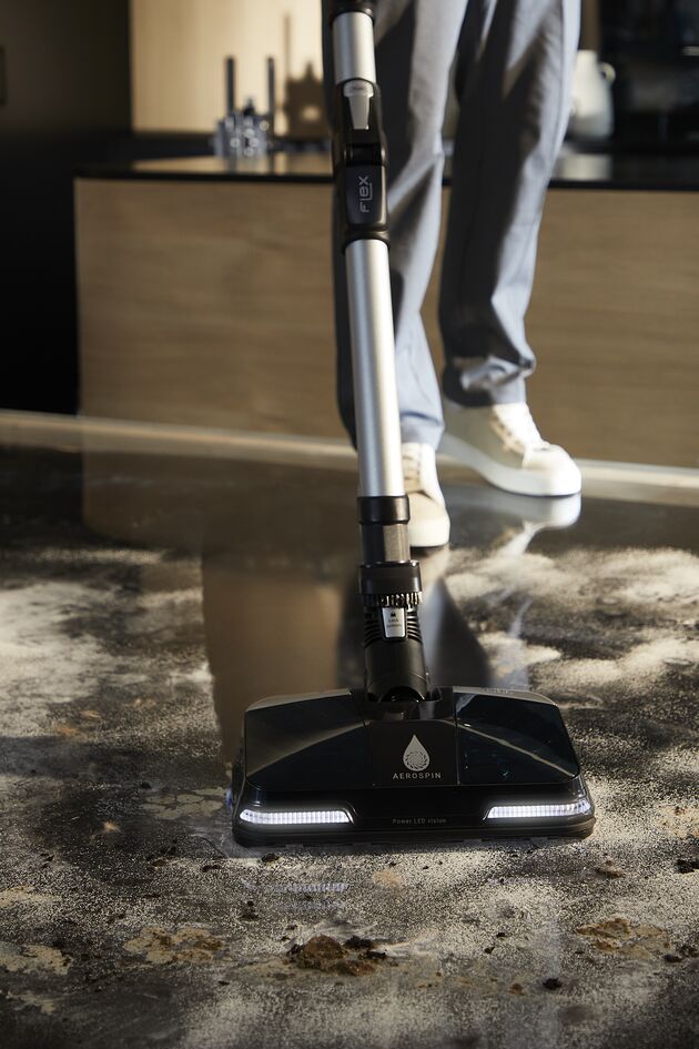 Tefal X-Force 13.60 Flex Aqua: dammsugare för hem med husdjur. Aqua head rengör golv effektivt med minimalt vatten.