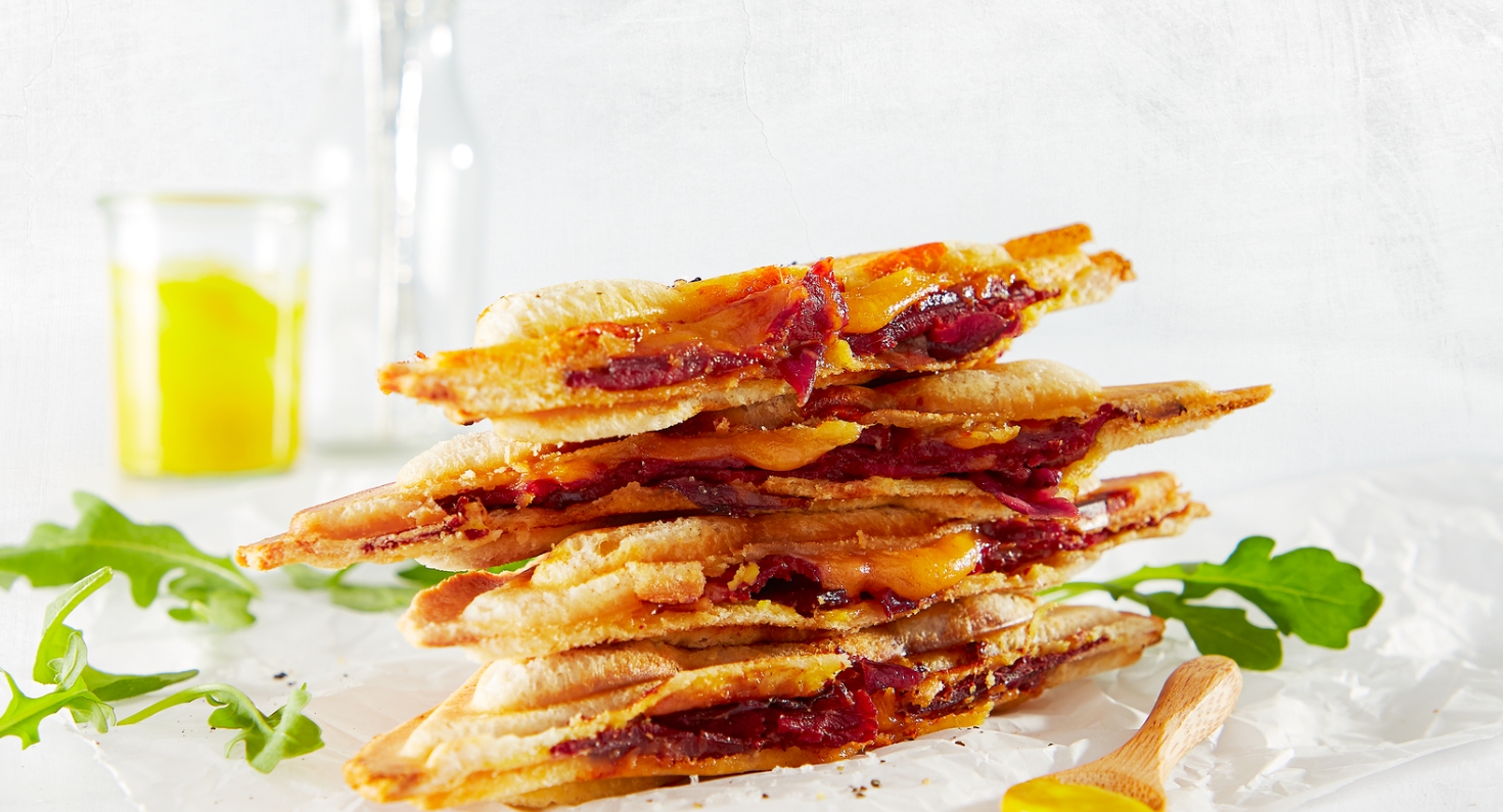 Grillad Toast med Pastrami och Cheddar