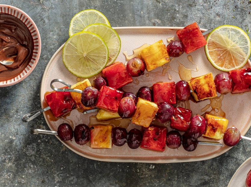 Grillade fruktspett med chokladsås