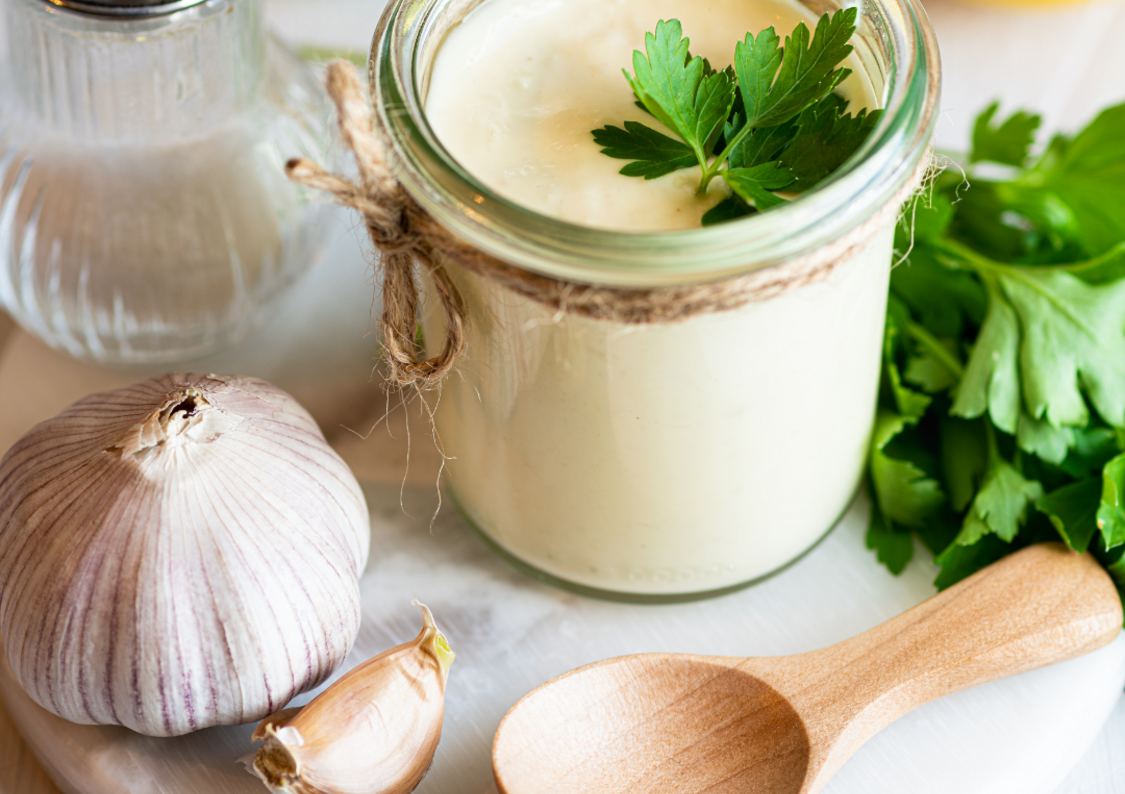 Hur man använder en stavmixer för att göra majonnäs och aioli