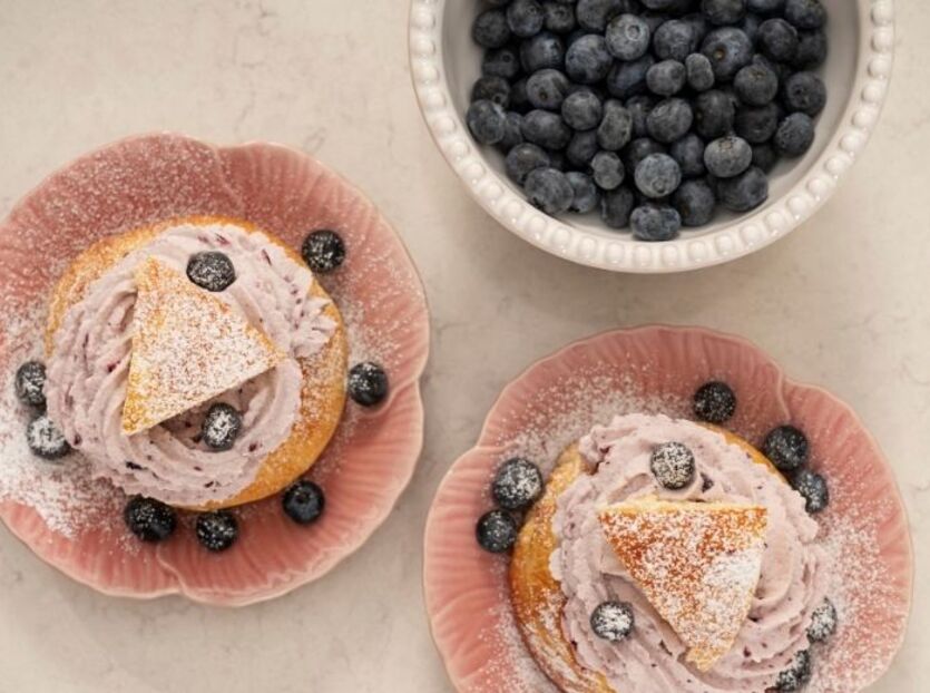 Semlor med blåbärsgrädde