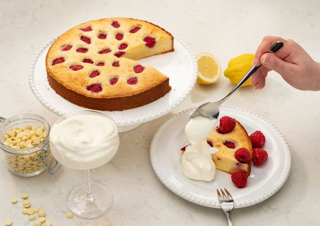 Vit chokladkladdkaka med hallon och citron