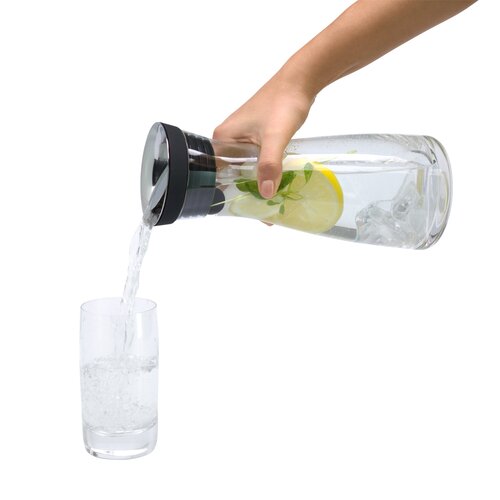 Basic glaskaraff 1,0 L, inbyggd sil för bla. Citronvatten 