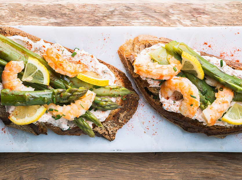 Krämig räk- och sparristoast