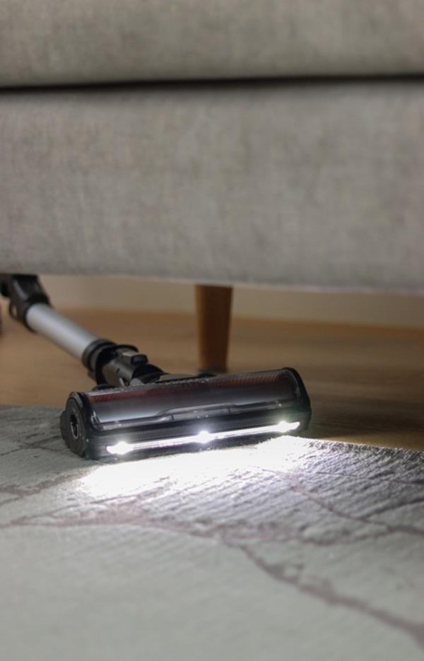 LED-belysning för att se under soffor och i märka hörn