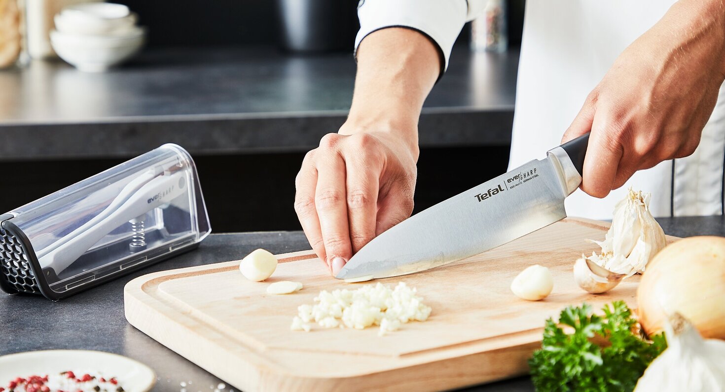 Med Ever Sharp hackar du grönsaker och slipar kniven säkrare och mer innovativt än någonsin tidigare.