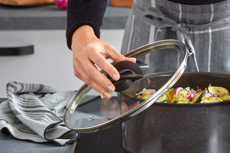 En traktörpanna är ett mångsidigt köksverktyg -