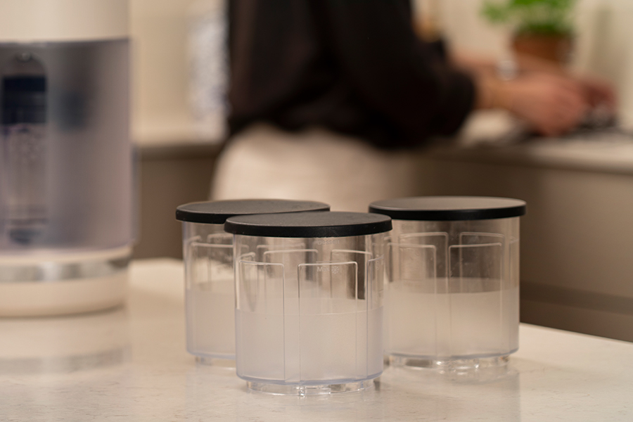 Tre skålar ingår -  480 ml styck, tillverkade av tritan, vilket ger en total mängd av 1,4 L glass,