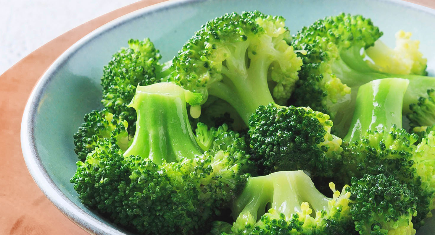Ångkokt broccoli med vitlök och citrus