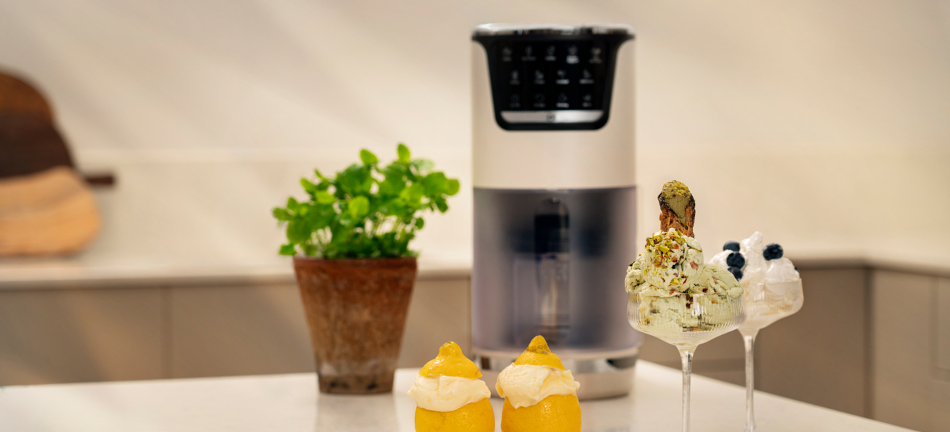 Dolci Gelato 9 in 1 glassmaskinUpptäck friheten i att skapa dina egna recept