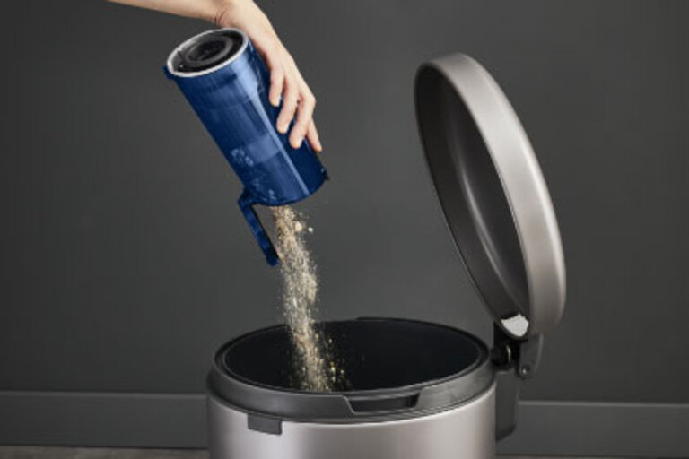 Dammbehållaren har en kapacitet på 0,44L - 