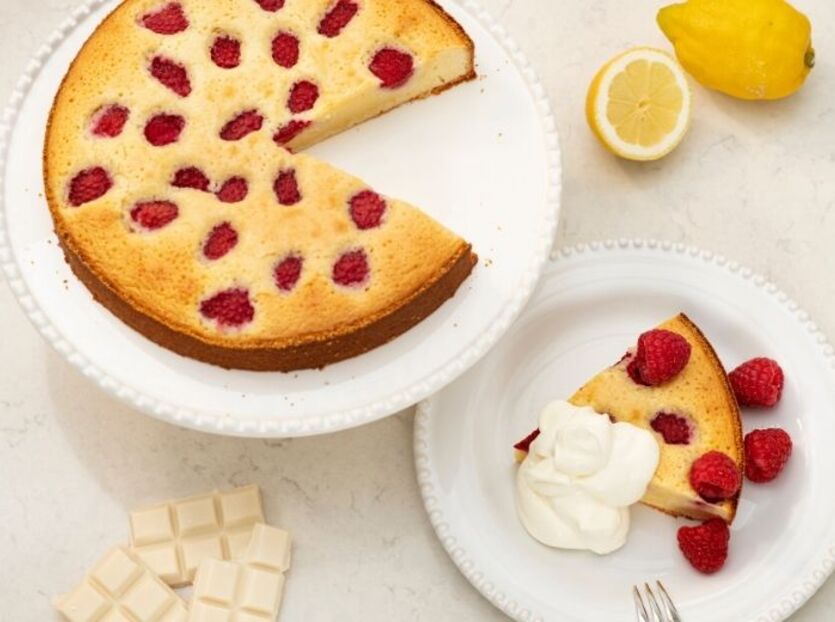Vit chokladkladdkaka med hallon och citron