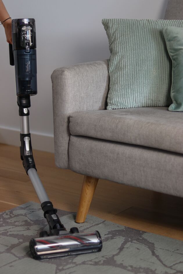 Flex funktion för att lätt komma åt under soffor och låga bord